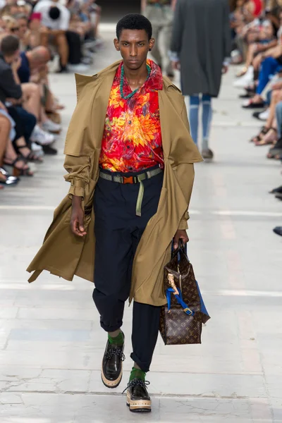 Look 18